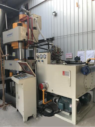 y32-500t鹽舔磚四(sì)柱液(yè)壓機(jī)
