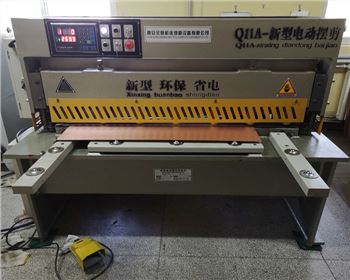 電動(dòng)擺(bǎi)式剪闆機(jī)